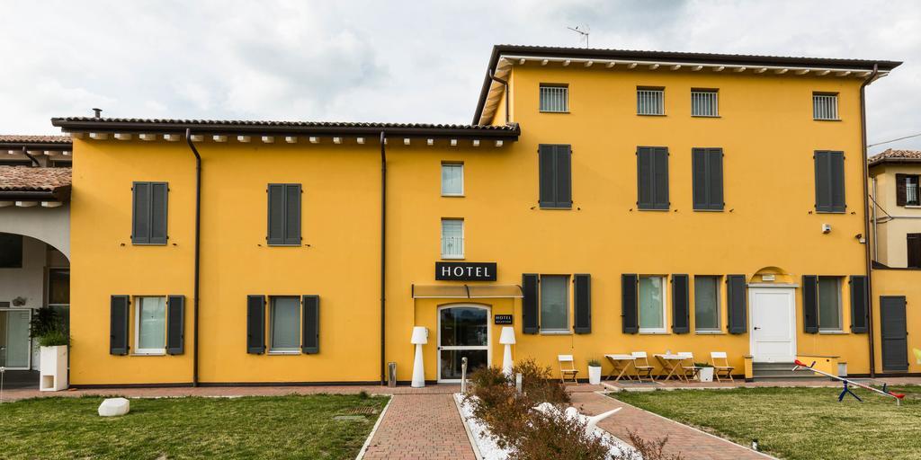 Hotel Forlanini 52 Parma Bagian luar foto