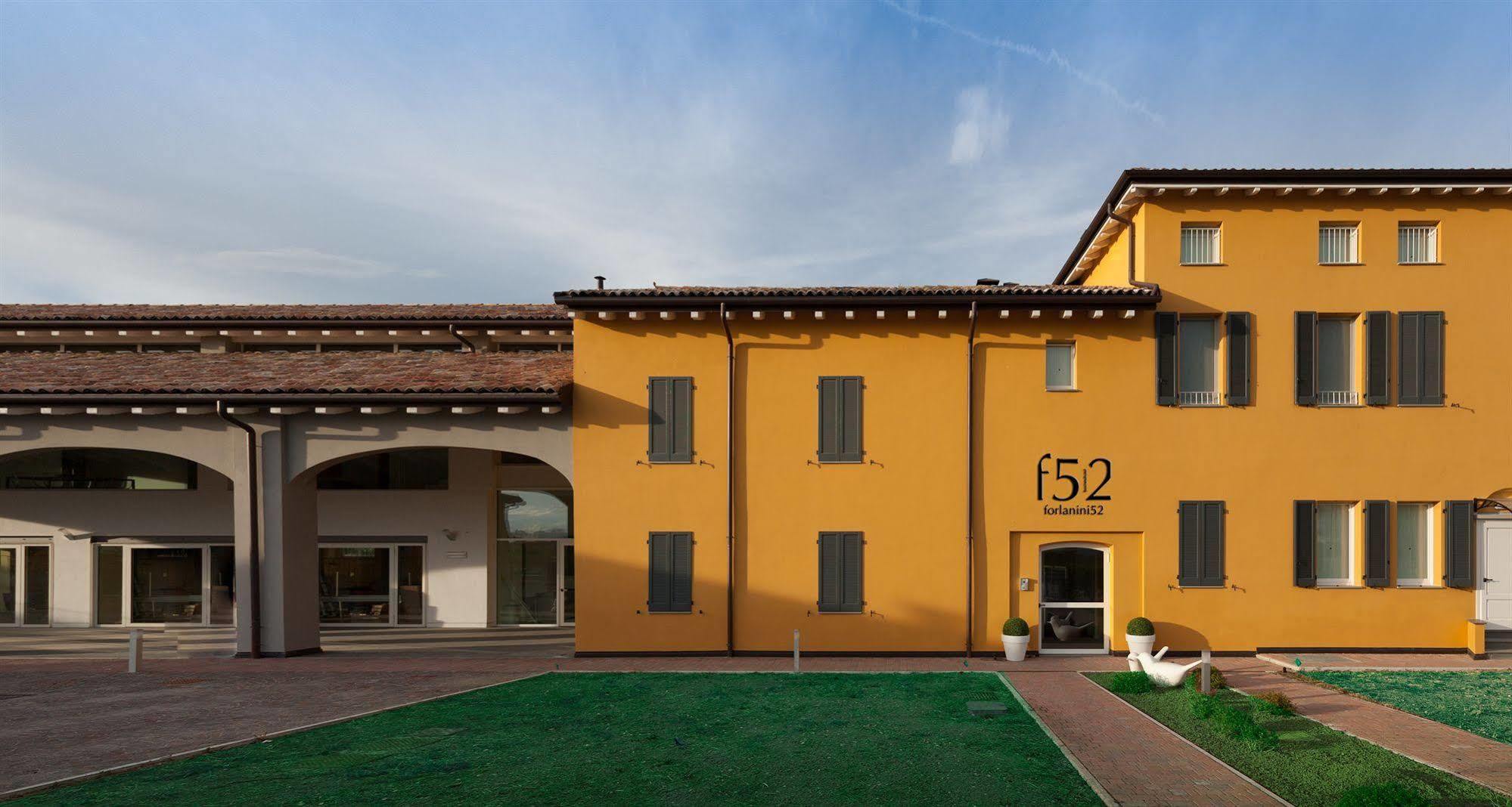 Hotel Forlanini 52 Parma Bagian luar foto